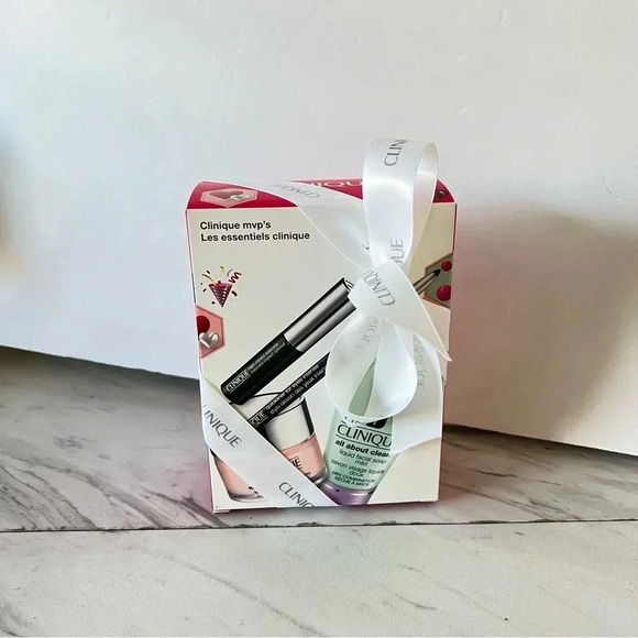 Clinique Other - CLINIQUE 4-Pieces Skincare & Makeup Set MVP'S New